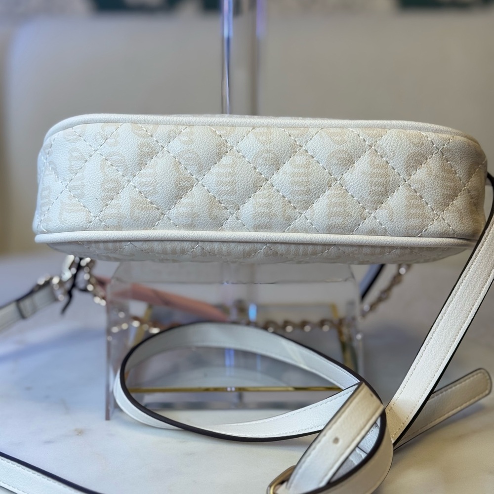 Juicy Couture Cream Quilted Shoulder Bag with Gold Accents NWT - Picture 7 of 9